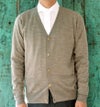 【Men's】EXTRA FINE MERINO WOOL V CARDIGAN / taupe（メンズ エクストラファインメリノウール　Vカーディガン / トープ）