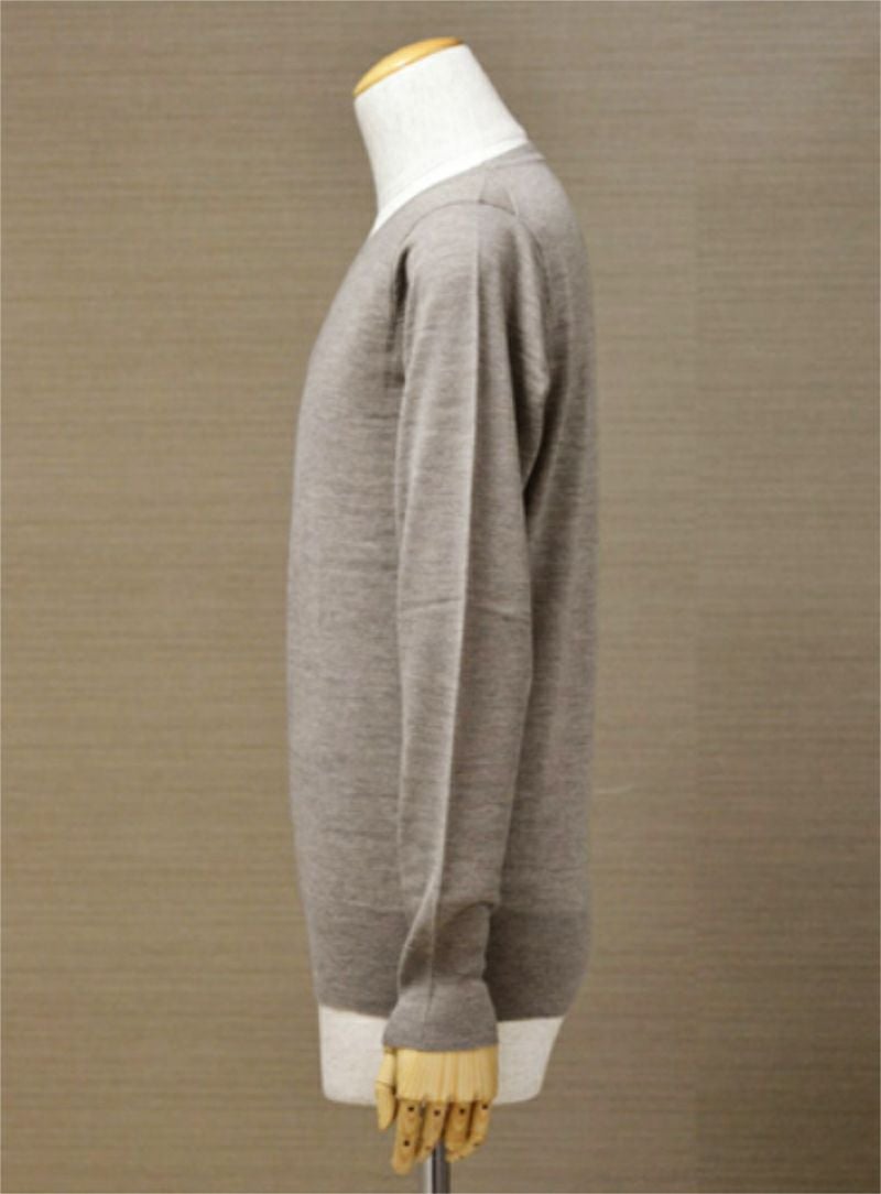 【Men's】EXTRA FINE MERINO WOOL V PULLOVER / taupe（メンズ エクストラファインメリノウール　Vプルオーバー / トープ）