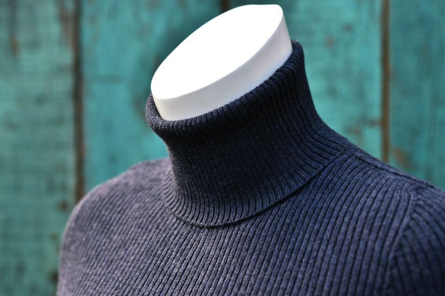 ゼニアバルファ社キャッシュウール＿タートル リブ編みセーター／スモークミッドナイト